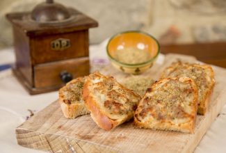 Crostini di salsiccia - Ricette tipiche cortonesi | Cortonaweb