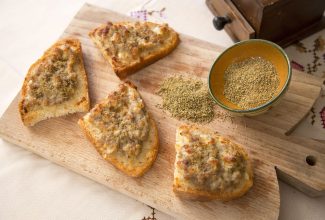 Crostini di salsiccia - Ricette tipiche cortonesi | Cortonaweb