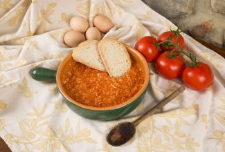 Uova e pomodoro - Ricette tipiche cortonesi | Cortonaweb