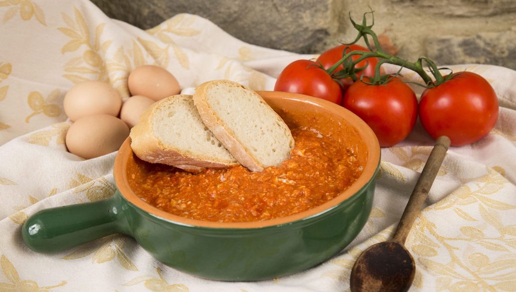 Uova e pomodoro - Ricette tipiche cortonesi | Cortonaweb
