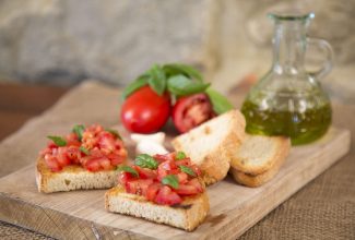 Bruschetta al pomodoro - Ricette tipiche cortonesi | Cortonaweb